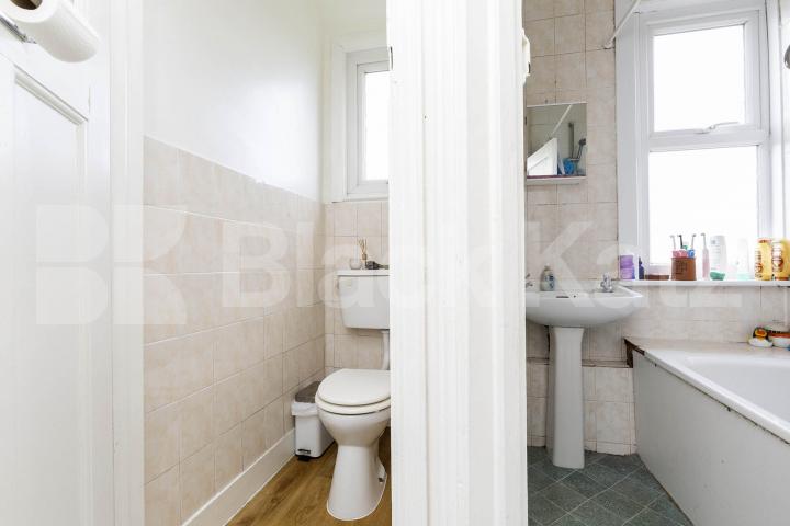 beautiful 3/4 bedroom house that will make the ideal home for a family Fairlawn Ave, East Finchley 